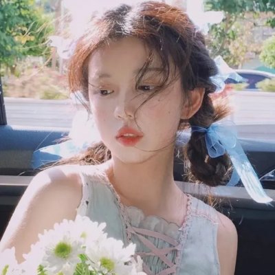 她来到我身边
